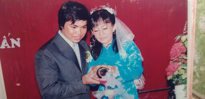Tình yêu bất chấp của cặp đôi chị hơn anh 20 tuổi - Ảnh 3. Tình yêu bất chấp của cặp đôi chị hơn anh 20 tuổi - Ảnh 3.