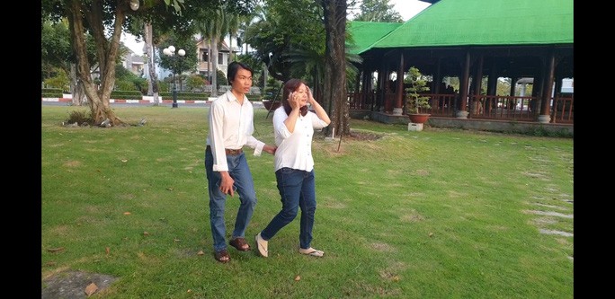 Tình yêu bất chấp của cặp đôi chị hơn anh 20 tuổi - Ảnh 1. Tình yêu bất chấp của cặp đôi chị hơn anh 20 tuổi - Ảnh 1.