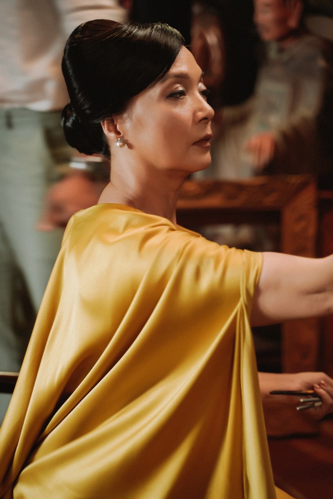 NSND Lê Khanh tái xuất, hoá thân con dâu nhà hào môn xứ Huế - Ảnh 3. NSND Lê Khanh tái xuất, hoá thân con dâu nhà hào môn xứ Huế - Ảnh 3.