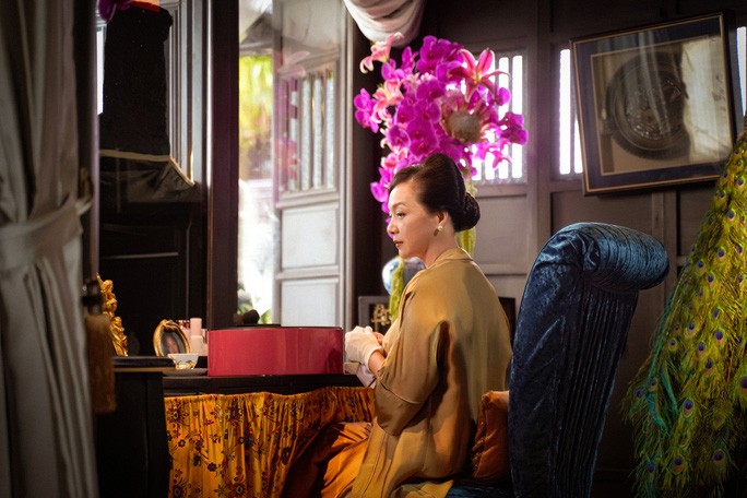 NSND Lê Khanh tái xuất, hoá thân con dâu nhà hào môn xứ Huế - Ảnh 5. NSND Lê Khanh tái xuất, hoá thân con dâu nhà hào môn xứ Huế - Ảnh 5.