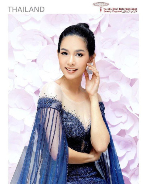 Nhan sắc rạng ngời của tân Hoa hậu Quốc tế - Ảnh 8. Nhan sắc rạng ngời của tân Hoa hậu Quốc tế - Ảnh 8.