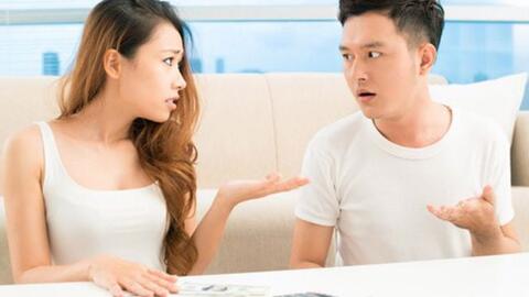 Đang dọn nhà, phát hiện xấp tiền 20 triệu, vợ bỗng giận dữ bế con bỏ đi, còn tuyên bố Tết không về