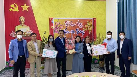 Hải Phòng: Giám đốc Sở GD&ĐT thăm, chúc tết giáo viên và học sinh