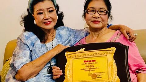 Kỳ nữ Kim Cương mừng tuổi mới với niềm vui "Nghệ sĩ trọn đời vì cộng đồng"
