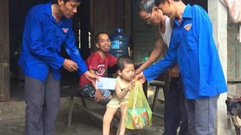 Vươn lên từ đôi tay khuyết tật