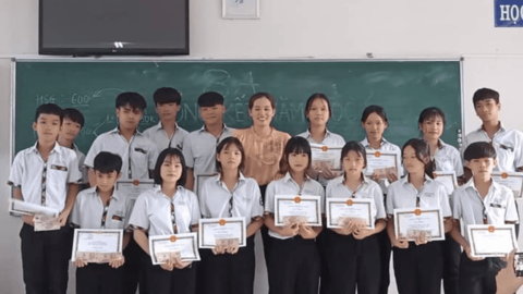 Giáo dục đạo đức lối sống trong nhà trường: Coi học sinh như con em mình