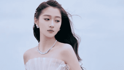 "Tiểu hoa đán" Quan Hiểu Đồng có làn da trắng sứ như em bé nhờ một loại nước mà chị em thường đổ đi