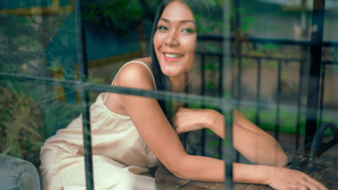 Đời thực bên chồng là đạo diễn nổi tiếng của Đinh Y Nhung - người đẹp Hoa hậu Việt Nam vừa tham gia phim "Bão ngầm"