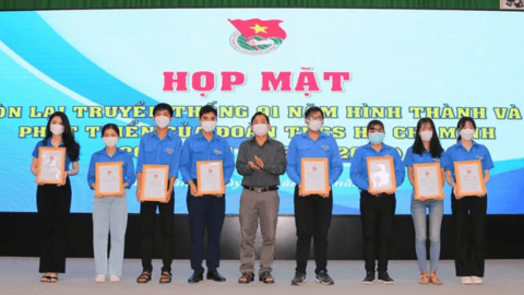 Trường Đại học Kiên Giang tuyên dương 18 đảng viên trẻ tiêu biểu