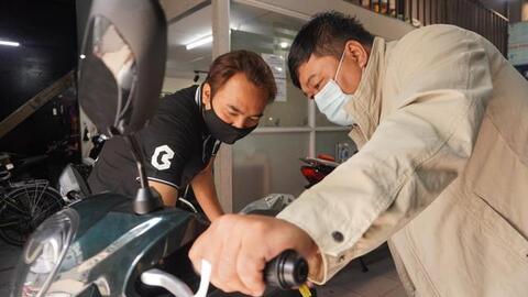 Giá xăng chưa hạ nhiệt, nhu cầu sử dụng xe điện lên ngôi
