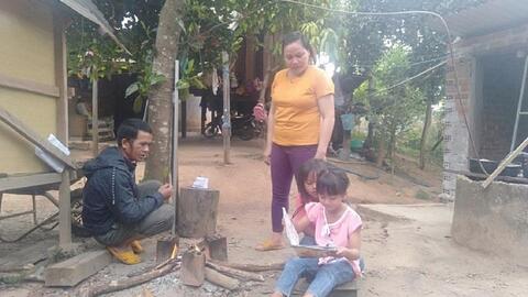 Gia Lai: Giáo viên lên nương rẫy giao bài tập cho học sinh