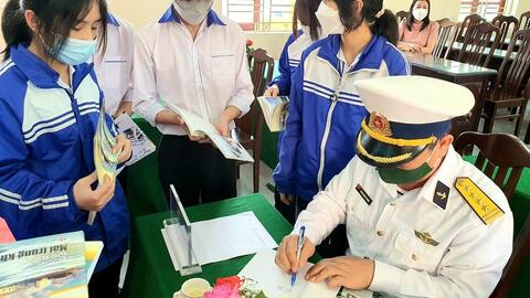 Tuổi trẻ Phú Thọ hướng về biển đảo quê hương