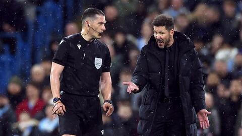 UEFA phạt nặng Atletico Madrid trước trận tái đấu Man City