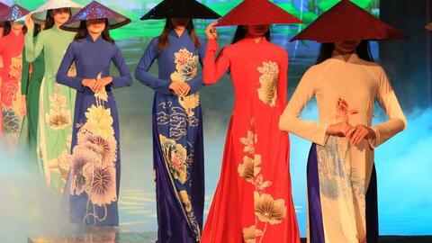Nhiều hoạt động hấp dẫn trong không gian trưng bày "Sen trong đời sống văn hoá Việt"