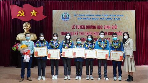 Nữ sinh đoạt giải Nhất học sinh giỏi quốc gia môn Địa lý: Học để cống hiến