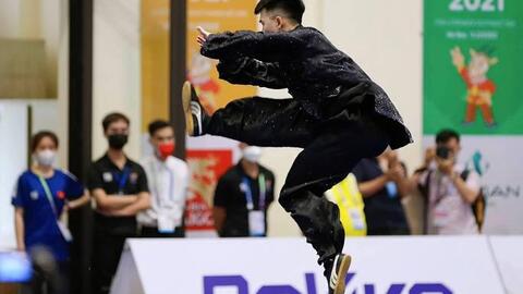 SEA Games 31: VĐV môn wushu của Việt Nam chấn thương khi đang thi đấu