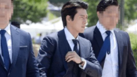 Dàn nam thần Kbiz khi đi đám cưới: Hyun Bin, Song Joong Ki trông thế nào mà chiếm luôn "spotlight" của nhân vật chính?