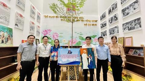 Tuổi trẻ TP HCM báo công dâng Bác