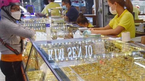 Giá vàng hôm nay 20-5: Ồ ạt lao lên khi USD đảo chiều giảm giá