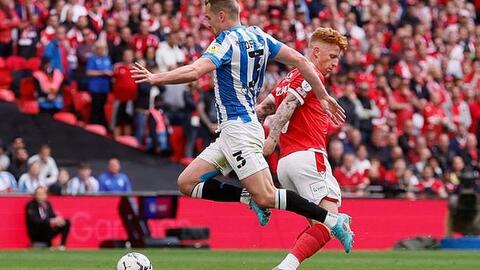 Mất 2 quả phạt đền, Huddersfield vuột "vé vàng" 170 triệu bảng