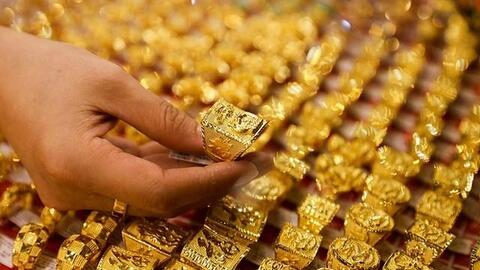 Giá vàng hôm nay lao dốc, các chuyên gia dự đoán tương lai của vàng
