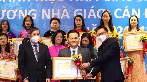 Thầy giáo trẻ nguyện "chung thủy" với nghề dạy học