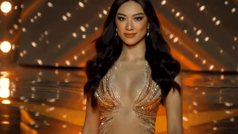 Sau nhiều sai sót tại Miss Supranational 2022, Kim Duyên "gỡ điểm" nhờ catwalk "cháy" sân khấu đêm Bán kết