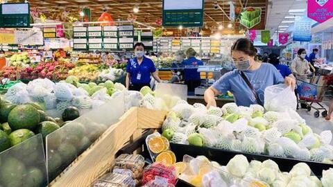 Xăng giảm giá lần thứ 4, giá hàng hóa vẫn cao