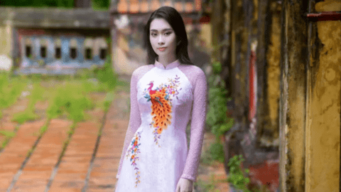 Hoa hậu Ban Mai tuyệt đẹp với "Áo hoa"