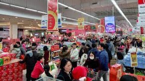 Chuyên gia kinh tế chỉ "mẹo" bỏ túi tiết kiệm khi mua sắm Tết