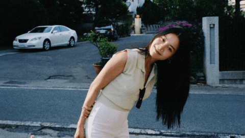 Diễn viên Karen Nguyễn tiết lộ hành trình làm mẹ bỉm "dở khóc dở cười"