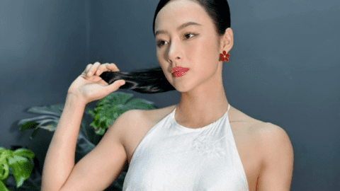 Vóc dáng gây tranh cãi của "bà mẹ nhí" Angela Phương Trinh