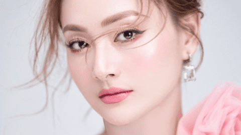 Sắc vóc quyến rũ của diễn viên Lan Phương