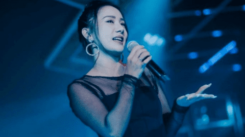 Hoang mang với "ca sĩ" TikTok