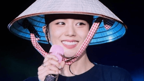 Blackpink đăng bánh kem, nón lá… cảm ơn “fan” Việt!
