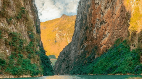 Hà Giang: Tạm dừng tàu du lịch trên sông Nho Quế khiến nhiều du khách tiếc nuối
