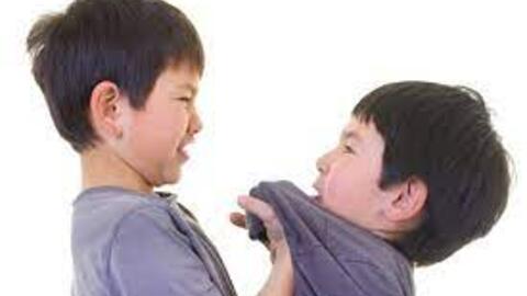 Con trai bị bạn đánh ở trường, mẹ nhắn một câu vào group phụ huynh khiến ai cũng phải dành lời khen