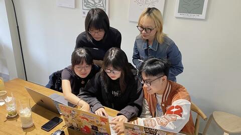 Khoe thiết kế trên mạng, sinh viên Trường ĐH Văn Lang “chốt đơn” hơn trăm triệu đồng từ Mỹ