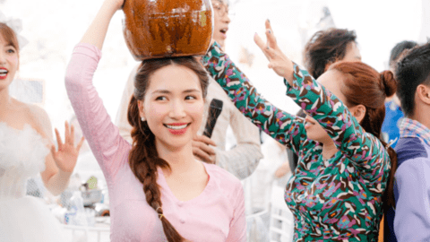 Hòa Minzy “nhoi hết cỡ” tại chuỗi cưới của cặp Puka - Gin Tuấn Kiệt