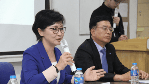 Thưởng thức âm nhạc tại lễ hội "Con đường văn hóa hữu nghị Việt - Hàn"