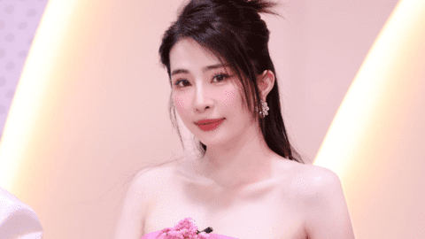 Quỳnh Nga xin lỗi sau khi kêu gọi fan chuyển tiền bình chọn ở "Chị đẹp đạp gió"