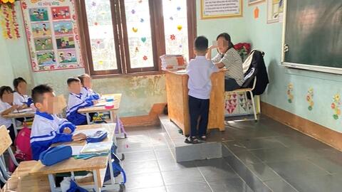 Học sinh lớp 6 ngồi "ghế giáo viên": Phụ huynh xin chuyển lớp!