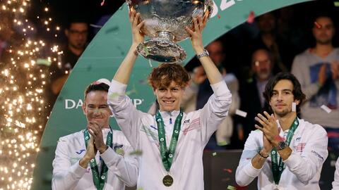 Jannik Sinner đưa tuyển Ý vô địch Davis Cup sau gần 50 năm