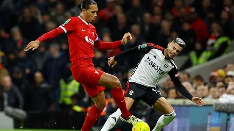 Ngược dòng bất thành, Fulham trao vé chung kết League Cup cho Liverpool