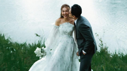 Thanh Hằng tung ảnh cưới chưa từng được công bố, lộ cử chỉ âu yếm của chồng điển trai