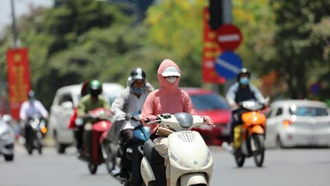 Thủ đô Hà Nội ngày nắng nóng, đêm không mưa