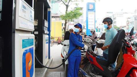 Giá xăng dầu hôm nay 30/8: Xăng dầu khép lại tuần tăng giá