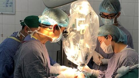 Nối thành công ngón tay đứt rời sau 25 giờ thiếu máu