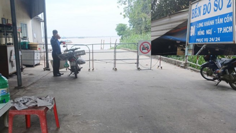 Bến đò ngưng hoạt động, dân cồn Long Khánh gặp nhiều khó khăn