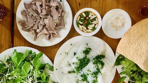 Bánh hỏi cháo lòng gây thương nhớ của miền biển Phú Yên
